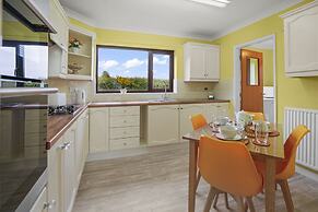 Charming 3-bed House Sleeps 6 in Rural Setting