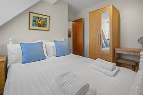 Charming 3-bed House Sleeps 6 in Rural Setting