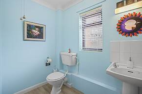 Charming 3-bed House Sleeps 6 in Rural Setting