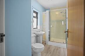 Charming 3-bed House Sleeps 6 in Rural Setting