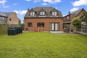 Charming 3-bed House Sleeps 6 in Rural Setting