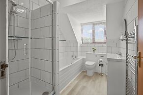 Charming 3-bed House Sleeps 6 in Rural Setting