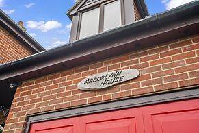 Charming 3-bed House Sleeps 6 in Rural Setting