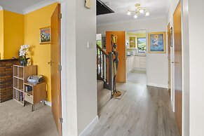 Charming 3-bed House Sleeps 6 in Rural Setting