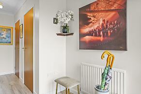 Charming 3-bed House Sleeps 6 in Rural Setting