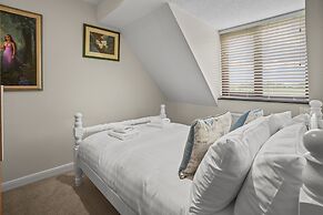 Charming 3-bed House Sleeps 6 in Rural Setting