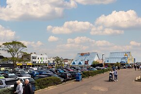 Charming 3-bed Apartment in South end on sea