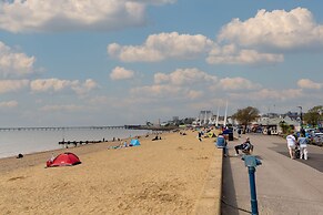 Charming 3-bed Apartment in South end on sea