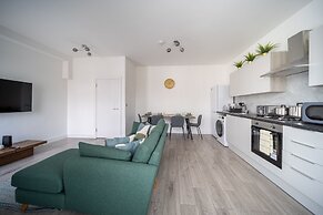 Charming 3-bed Apartment in South end on sea