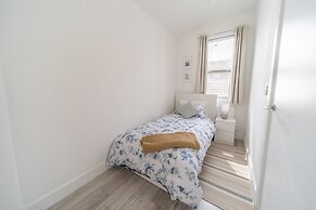 Charming 3-bed Apartment in South end on sea