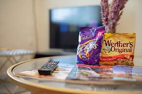 5star Serviced Homes- Free Wifi & Parking, Office