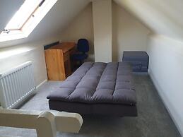 5star Serviced Homes- Free Wifi & Parking, Office