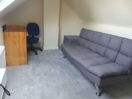 5star Serviced Homes- Free Wifi & Parking, Office