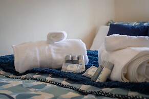 5star Serviced Homes- Free Wifi & Parking, Office