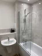 Inviting 2-bed Apartment in Grays