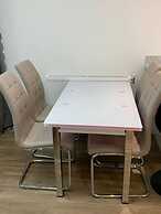 Inviting 2-bed Apartment in Grays