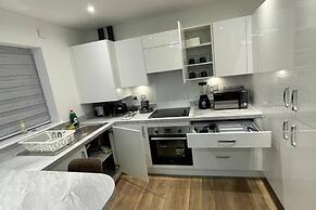 Inviting 2-bed Apartment in Grays