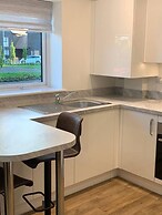 Inviting 2-bed Apartment in Grays