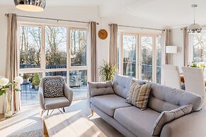 St Helens - Lodge - Sleeps 4 - Pets Allowed - Pool