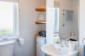 St Helens - Lodge - Sleeps 4 - Pets Allowed - Pool