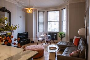 Gorgeous 2-bed Apartment With Patio