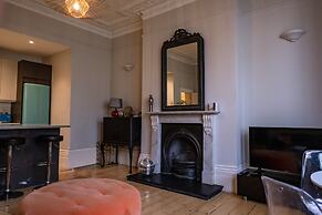 Gorgeous 2-bed Apartment With Patio