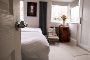 Gorgeous 2-bed Apartment With Patio