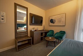 Ad Hotel Pont D'Hydra