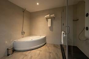 Ad Hotel Pont D'Hydra