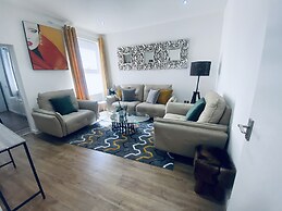 Inviting 5-bed House in Manchester