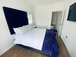 Inviting 5-bed House in Manchester