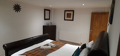 Lakeviews/quietness/parking/longstays/4guests