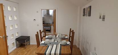 Lakeviews/quietness/parking/longstays/4guests