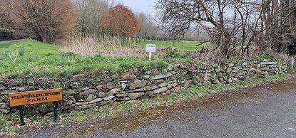 Lakeviews/quietness/parking/longstays/4guests