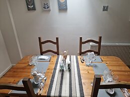 Lakeviews/quietness/parking/longstays/4guests