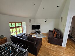 Lakeviews/quietness/parking/longstays/4guests