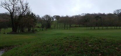 Lakeviews/quietness/parking/longstays/4guests