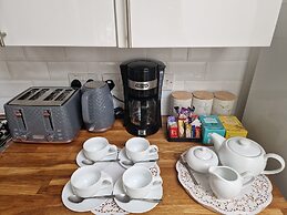 Lakeviews/quietness/parking/longstays/4guests