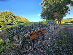 Lakeviews/quietness/parking/longstays/4guests