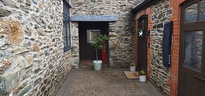 Lakeviews/quietness/parking/longstays/4guests