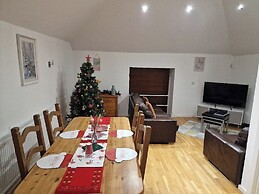 Lakeviews/quietness/parking/longstays/4guests