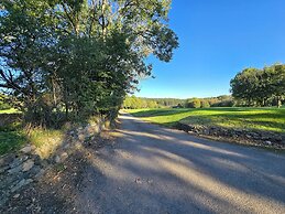 Lakeviews/quietness/parking/longstays/4guests