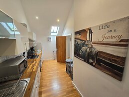 Lakeviews/quietness/parking/longstays/4guests