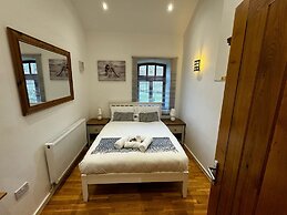 Lakeviews/quietness/parking/longstays/4guests