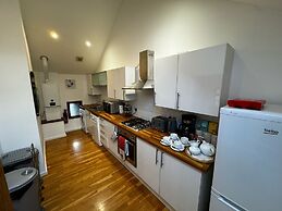 Lakeviews/quietness/parking/longstays/4guests