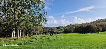 Lakeviews/quietness/parking/longstays/4guests