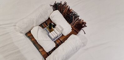 Lakeviews/quietness/parking/longstays/4guests