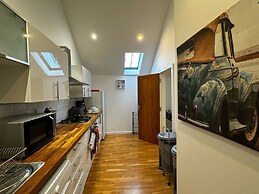 Lakeviews/quietness/parking/longstays/4guests