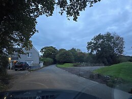 Lakeviews/quietness/parking/longstays/4guests