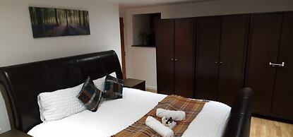 Lakeviews/quietness/parking/longstays/4guests